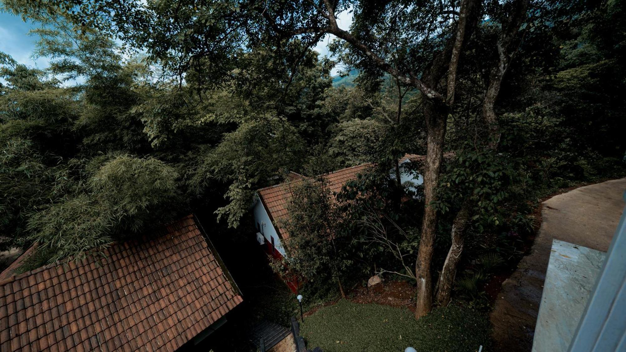 Vythiri Holiday Resort, Wayanad エクステリア 写真